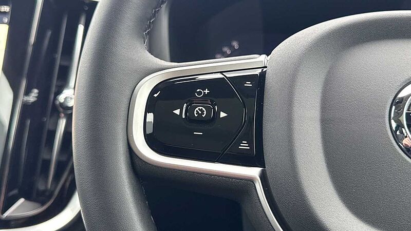 Volvo V60 Ultra, T8 AWD Plug-in hybrid, Electric/Petrol, Dark