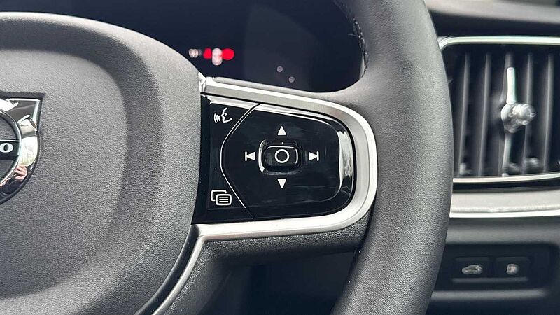 Volvo V60 Ultra, T8 AWD Plug-in hybrid, Electric/Petrol, Dark