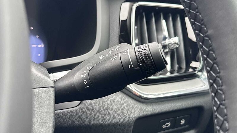 Volvo V60 Ultra, T8 AWD Plug-in hybrid, Electric/Petrol, Dark