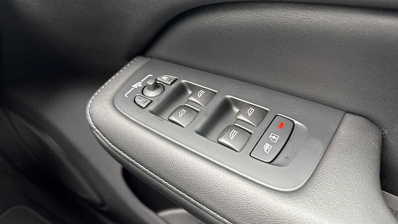 Volvo V60 Ultra, T8 AWD Plug-in hybrid, Electric/Petrol, Dark