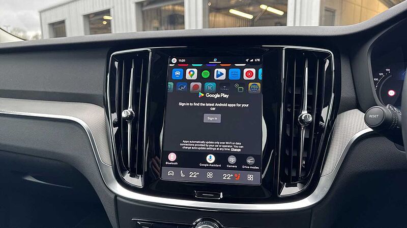 Volvo V60 Ultra, T8 AWD Plug-in hybrid, Electric/Petrol, Dark