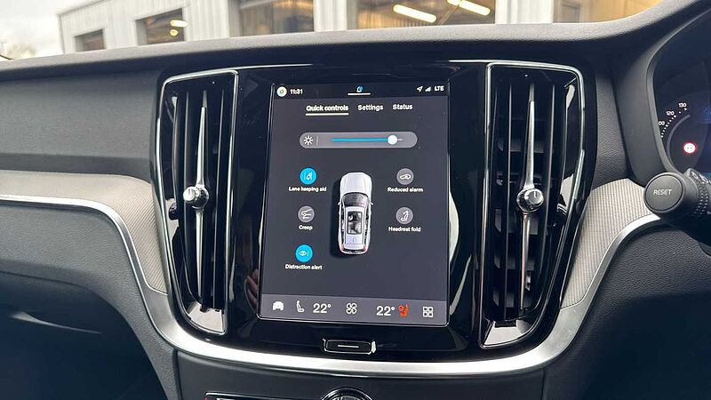 Volvo V60 Ultra, T8 AWD Plug-in hybrid, Electric/Petrol, Dark