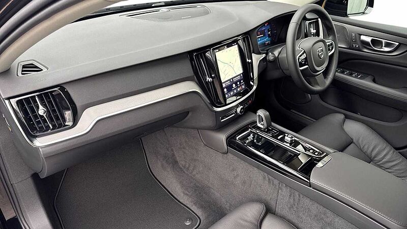 Volvo V60 Ultra, T8 AWD Plug-in hybrid, Electric/Petrol, Dark