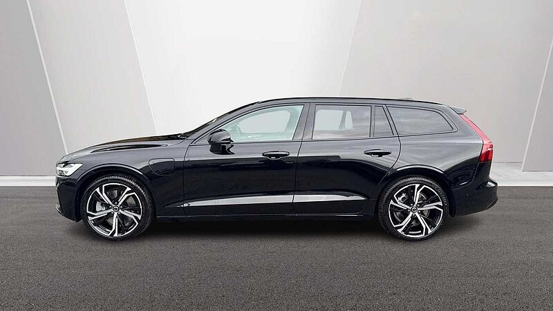 Volvo V60 Ultra, T8 AWD Plug-in hybrid, Electric/Petrol, Dark