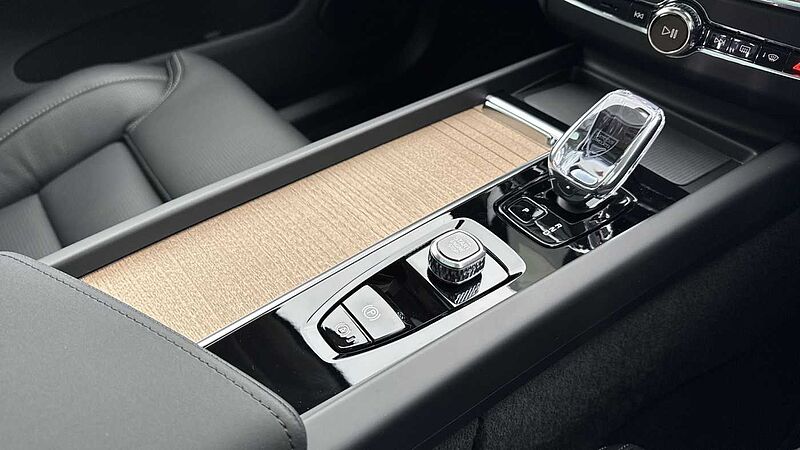 Volvo XC60 Ultra, T8 AWD Plug-in hybrid, Electric/Petrol, Dark
