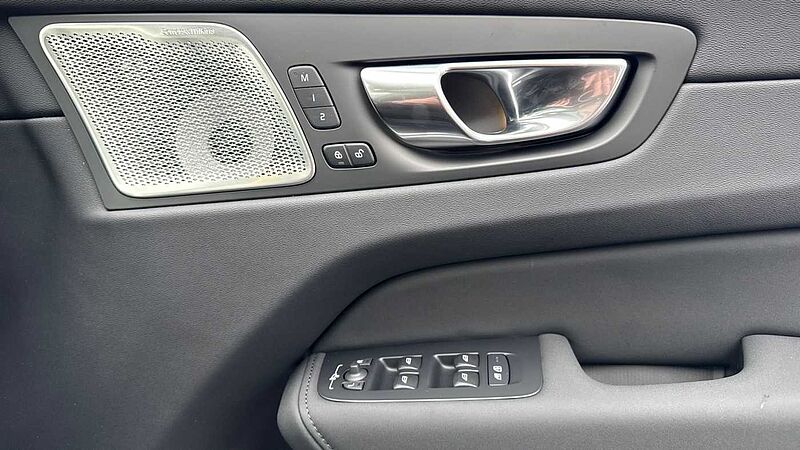 Volvo XC60 Ultra, T8 AWD Plug-in hybrid, Electric/Petrol, Dark