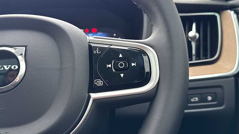 Volvo XC60 Ultra, T8 AWD Plug-in hybrid, Electric/Petrol, Dark
