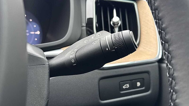 Volvo XC60 Ultra, T8 AWD Plug-in hybrid, Electric/Petrol, Dark