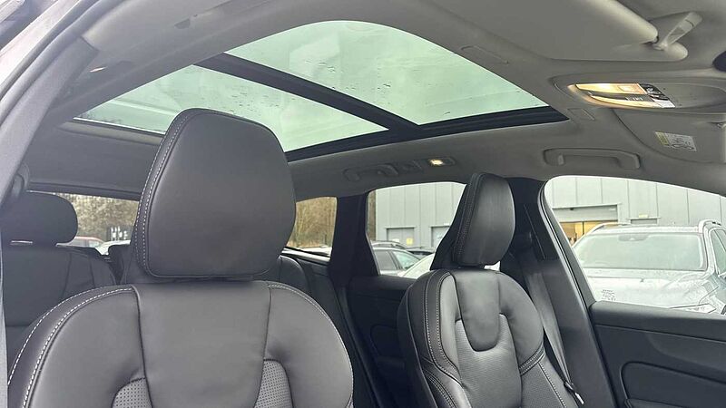 Volvo XC60 Ultra, T8 AWD Plug-in hybrid, Electric/Petrol, Dark