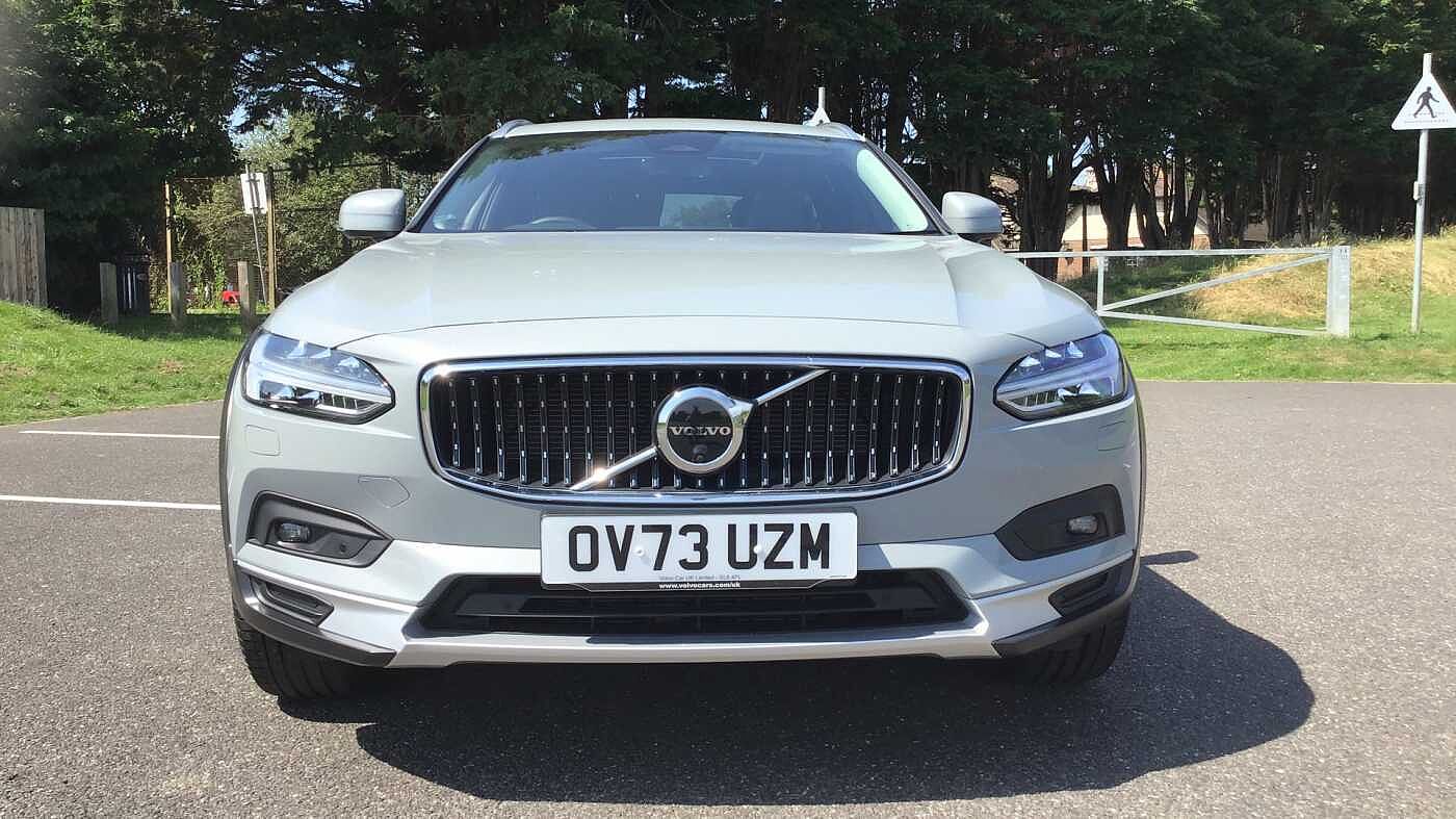 Volvo V90 Cross Country B6 300 AWD Ultimate MHEV (Air Suspension, Sunroof, Bowers & Wilkins)