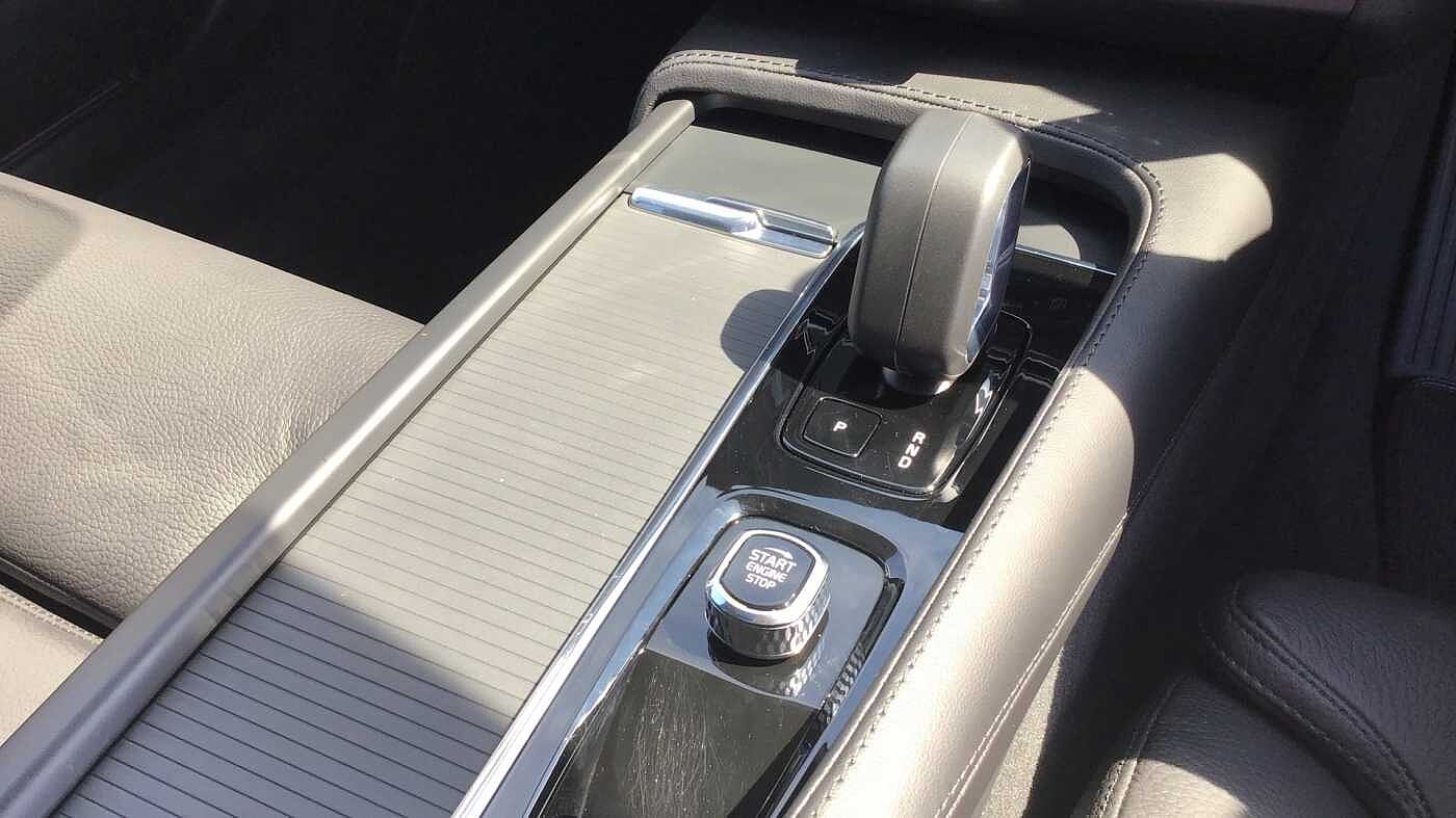 Volvo V90 Cross Country B6 300 AWD Ultimate MHEV (Air Suspension, Sunroof, Bowers & Wilkins)