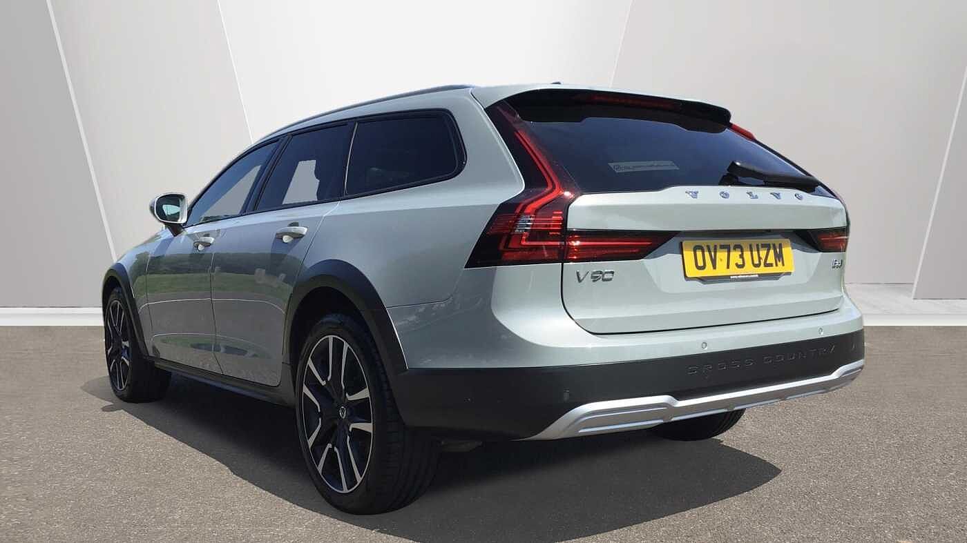 Volvo V90 Cross Country B6 300 AWD Ultimate MHEV (Air Suspension, Sunroof, Bowers & Wilkins)