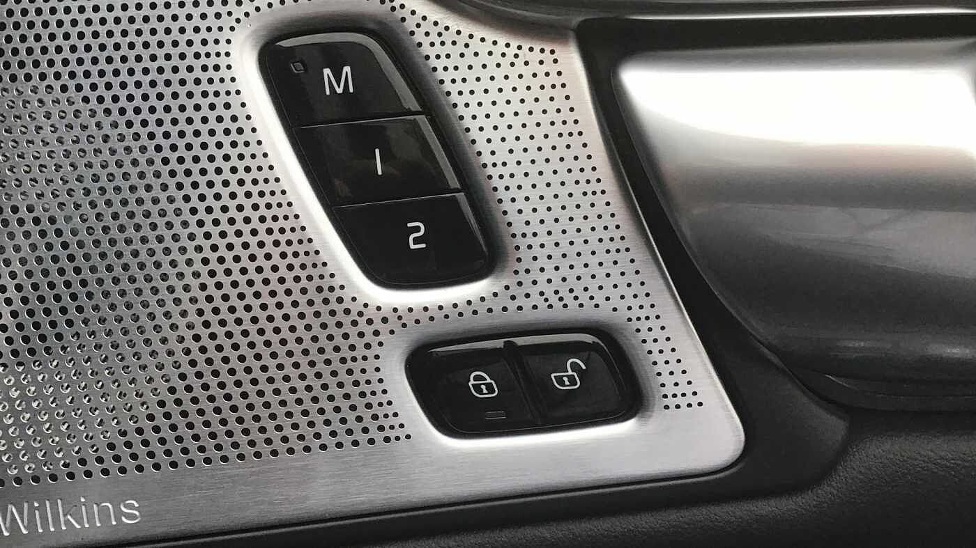 Volvo V90 Cross Country B6 300 AWD Ultimate MHEV (Air Suspension, Sunroof, Bowers & Wilkins)