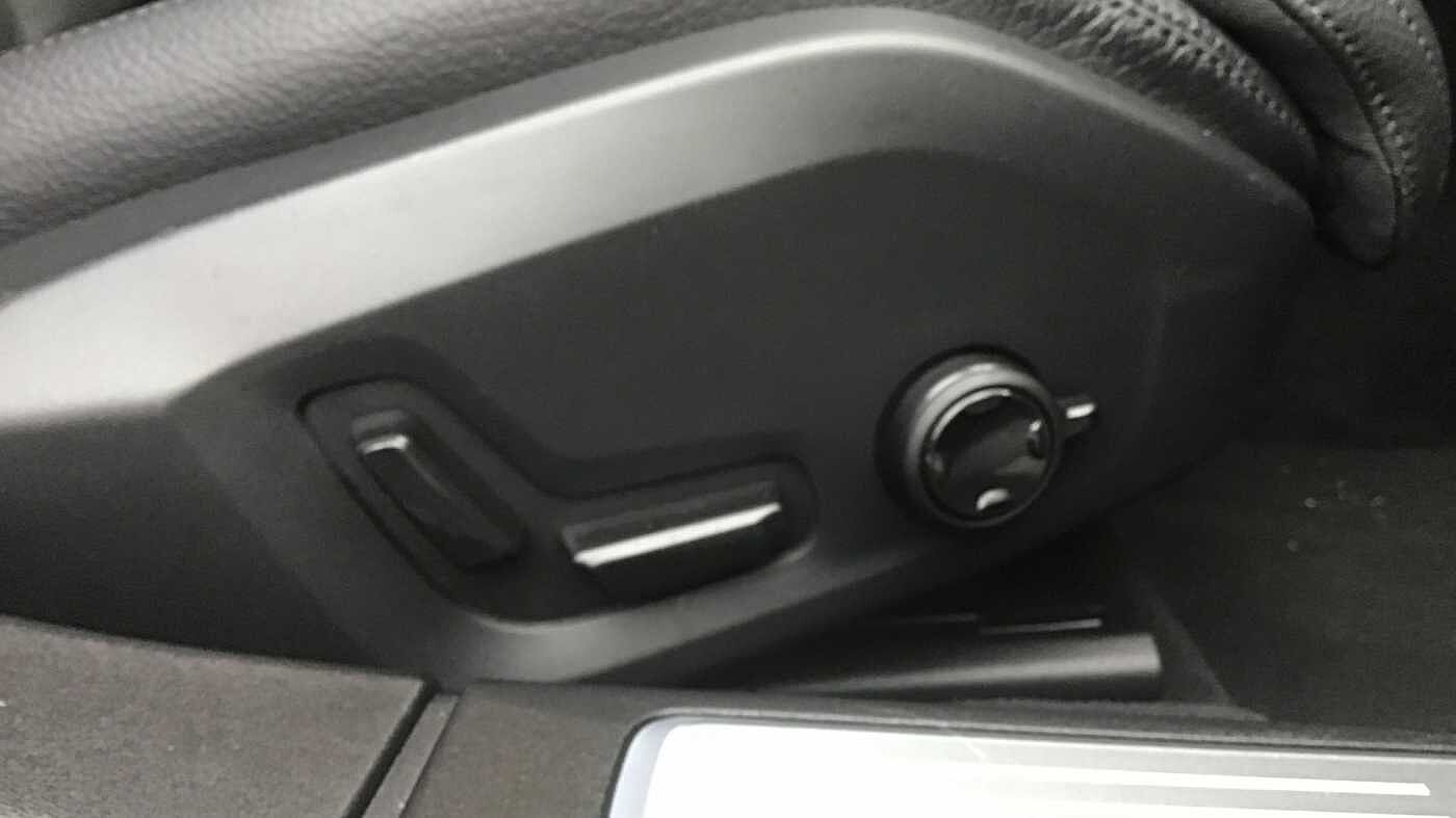 Volvo V90 Cross Country B6 300 AWD Ultimate MHEV (Air Suspension, Sunroof, Bowers & Wilkins)