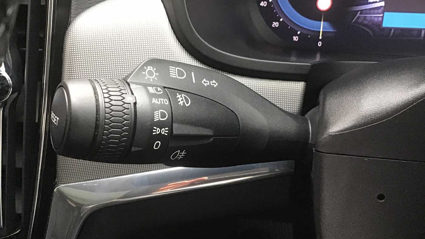 Volvo V90 Cross Country B6 300 AWD Ultimate MHEV (Air Suspension, Sunroof, Bowers & Wilkins)