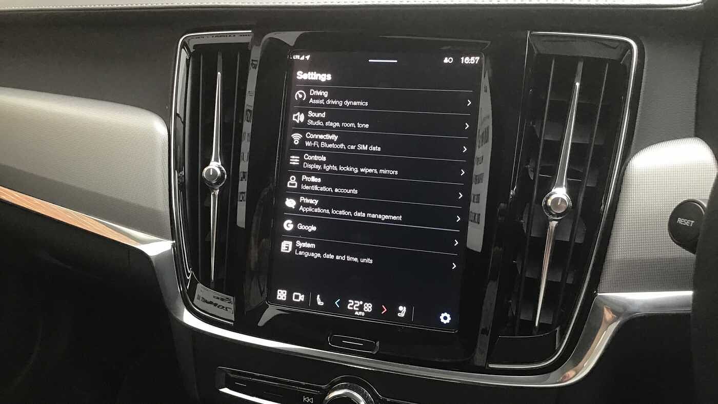 Volvo V90 Cross Country B6 300 AWD Ultimate MHEV (Air Suspension, Sunroof, Bowers & Wilkins)