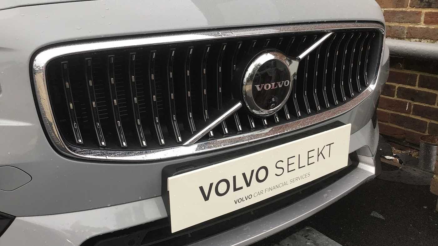 Volvo V90 Cross Country B6 300 AWD Ultimate MHEV (Air Suspension, Sunroof, Bowers & Wilkins)