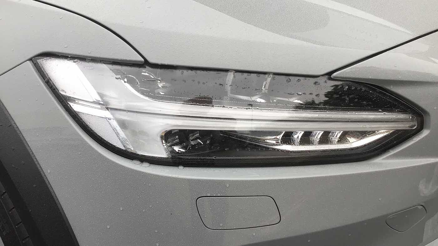 Volvo V90 Cross Country B6 300 AWD Ultimate MHEV (Air Suspension, Sunroof, Bowers & Wilkins)