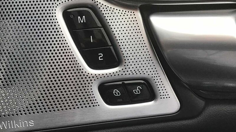 Volvo V90 Cross Country B6 300 AWD Ultimate MHEV (Air Suspension, Sunroof, Bowers & Wilkins)