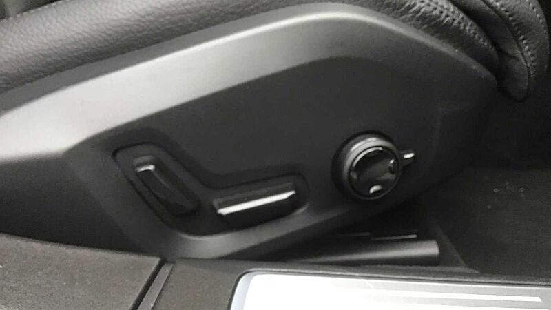 Volvo V90 Cross Country B6 300 AWD Ultimate MHEV (Air Suspension, Sunroof, Bowers & Wilkins)