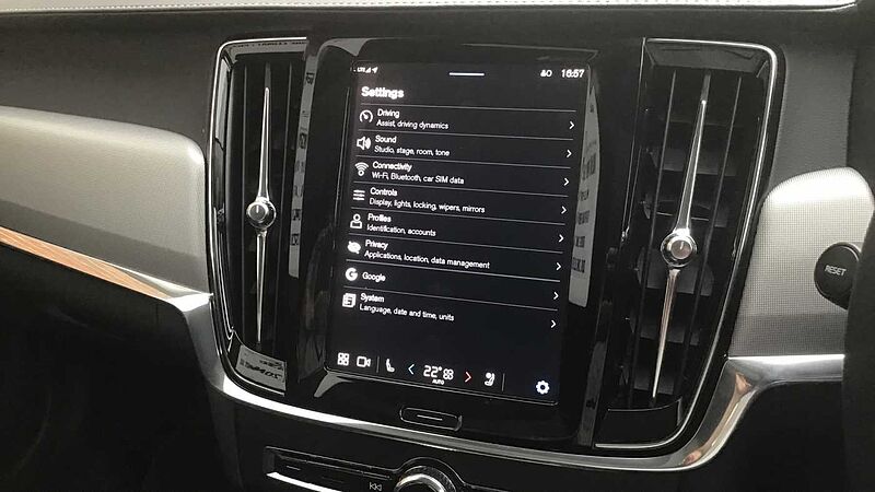 Volvo V90 Cross Country B6 300 AWD Ultimate MHEV (Air Suspension, Sunroof, Bowers & Wilkins)