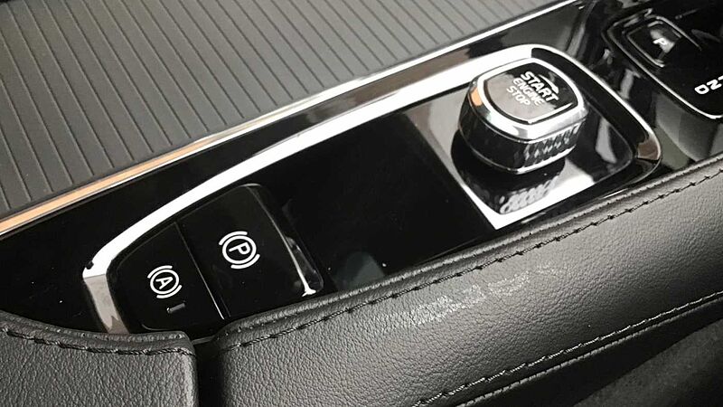 Volvo V90 Cross Country B6 300 AWD Ultimate MHEV (Air Suspension, Sunroof, Bowers & Wilkins)