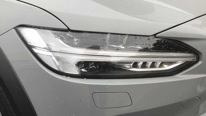 Volvo V90 Cross Country B6 300 AWD Ultimate MHEV (Air Suspension, Sunroof, Bowers & Wilkins)