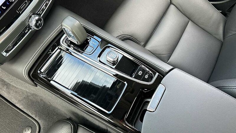 Volvo S60 T8 AWD Recharge Plus Dark PHEV (360 Camera, Polestar Optimised)