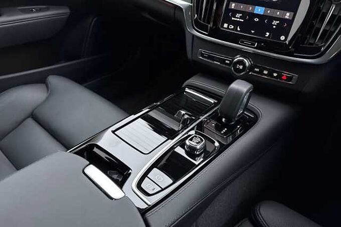 Volvo V90 2.0h T6 18.8kWh Plus Estate 5dr Petrol Plug-in Hybrid Auto AWD Euro 6 (s/s) (350