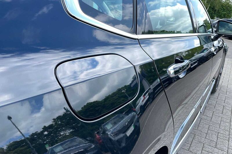 Volvo S90 2.0h T8 Recharge 11.6kWh Inscription Saloon 4dr Petrol Plug-in Hybrid Auto AWD E