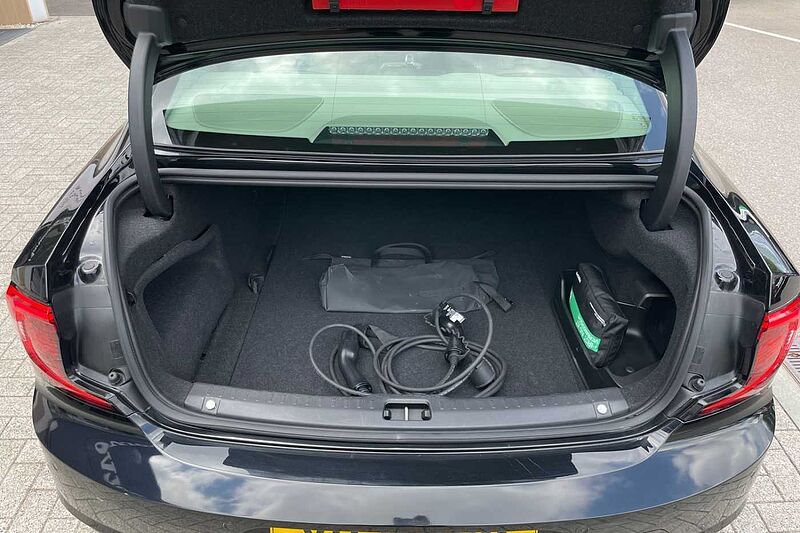 Volvo S90 2.0h T8 Recharge 11.6kWh Inscription Saloon 4dr Petrol Plug-in Hybrid Auto AWD E