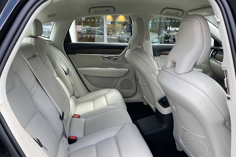 Volvo S90 2.0h T8 Recharge 11.6kWh Inscription Saloon 4dr Petrol Plug-in Hybrid Auto AWD E