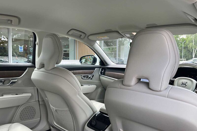 Volvo S90 2.0h T8 Recharge 11.6kWh Inscription Saloon 4dr Petrol Plug-in Hybrid Auto AWD E