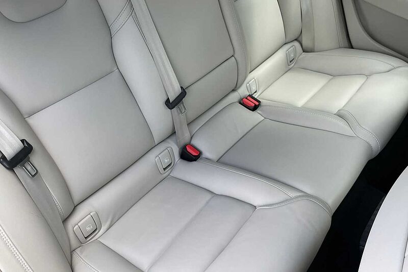 Volvo S90 2.0h T8 Recharge 11.6kWh Inscription Saloon 4dr Petrol Plug-in Hybrid Auto AWD E