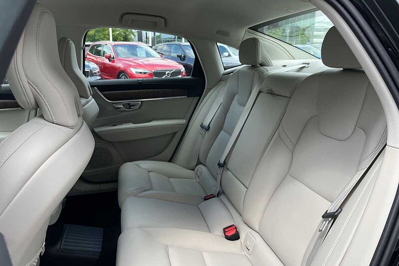 Volvo S90 2.0h T8 Recharge 11.6kWh Inscription Saloon 4dr Petrol Plug-in Hybrid Auto AWD E
