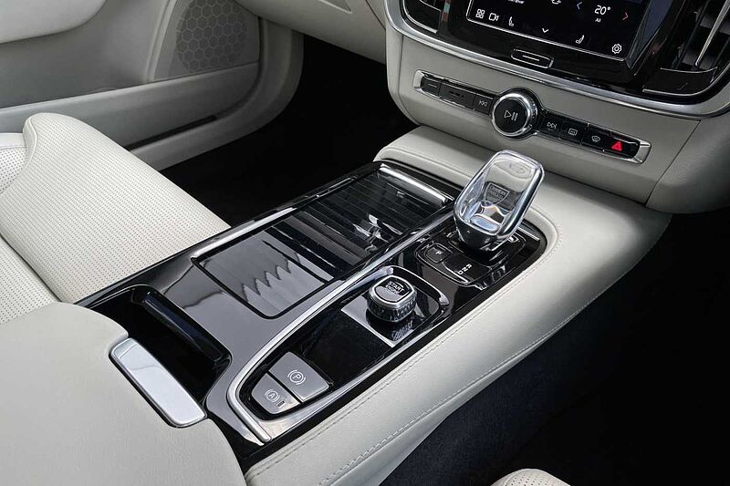 Volvo S90 2.0h T8 Recharge 11.6kWh Inscription Saloon 4dr Petrol Plug-in Hybrid Auto AWD E