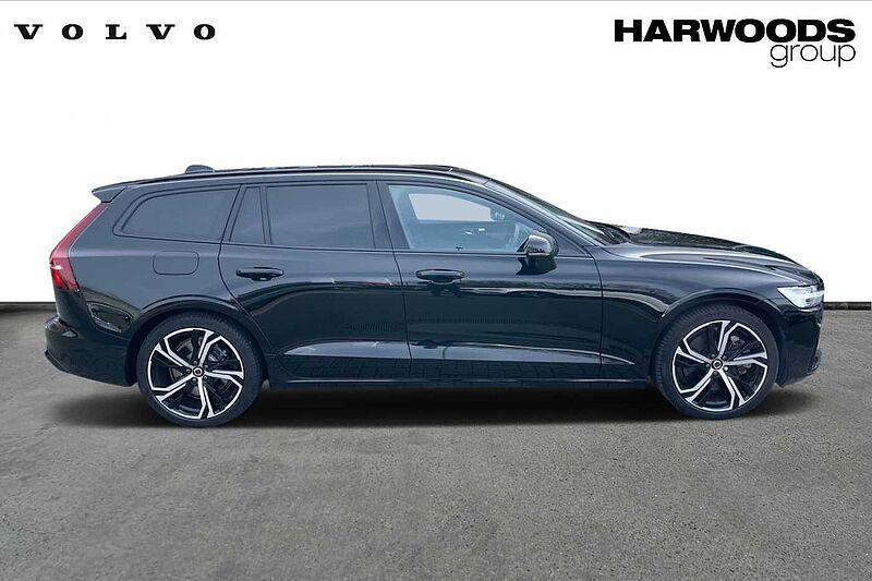 Volvo V60 Recharge Ultimate, T6 AWD plug-in hybrid, Electric/Petrol, Dark