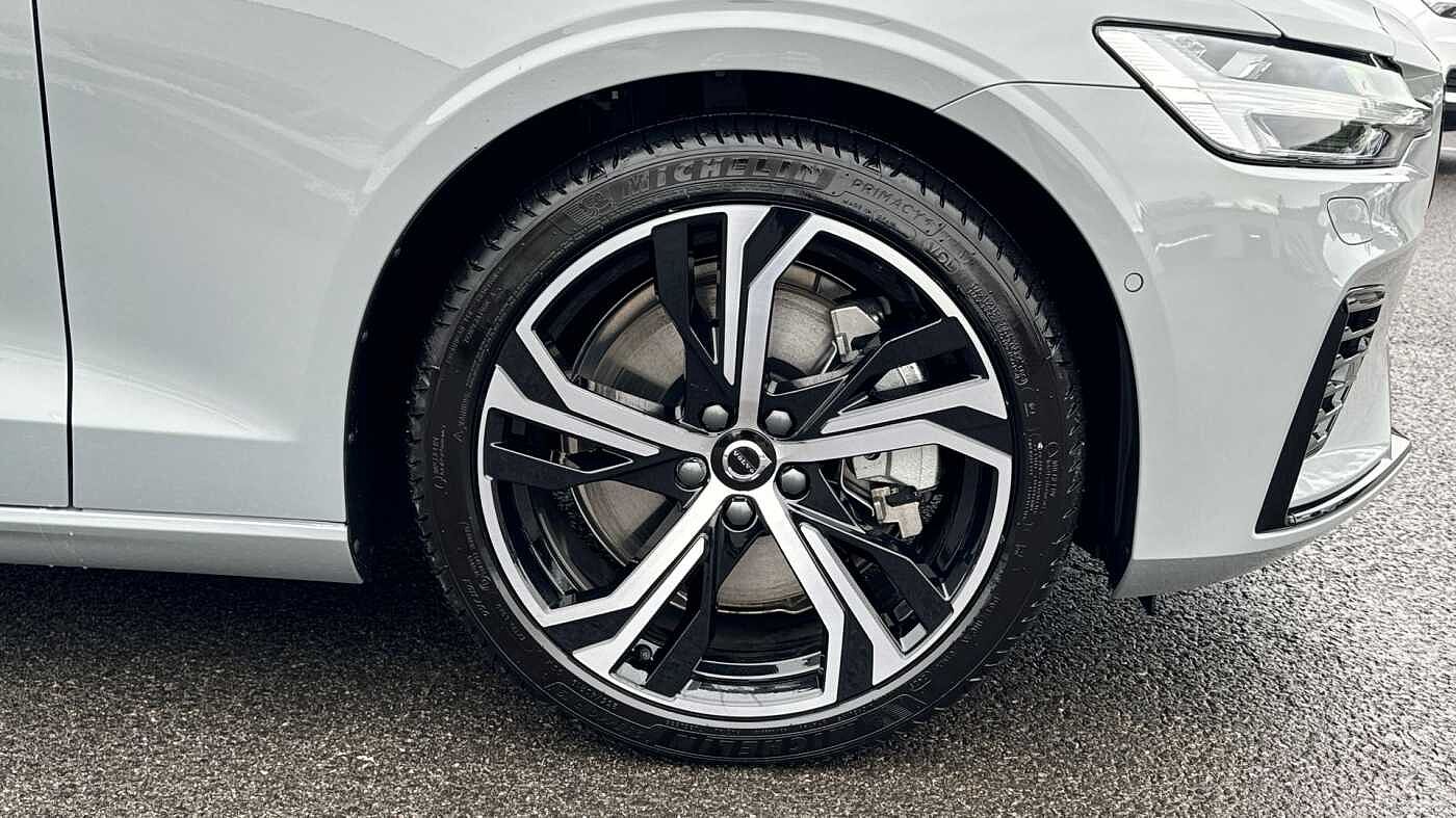 Volvo V60 Ultra, T8 AWD Plug-in hybrid, Electric/Petrol, Dark