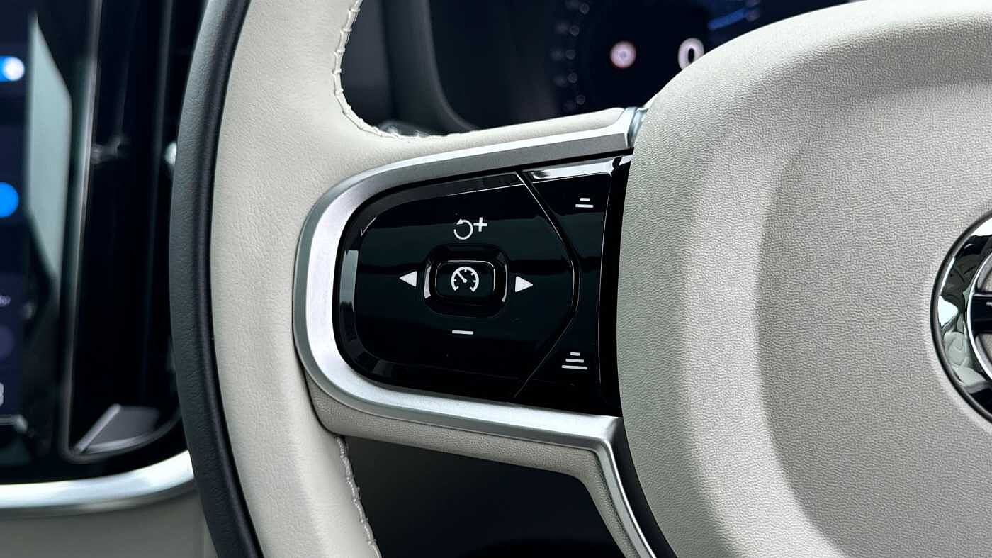 Volvo V60 Ultra, T8 AWD Plug-in hybrid, Electric/Petrol, Dark