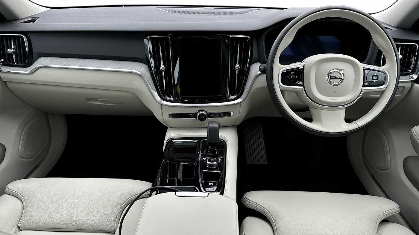 Volvo V60 Ultra, T8 AWD Plug-in hybrid, Electric/Petrol, Dark