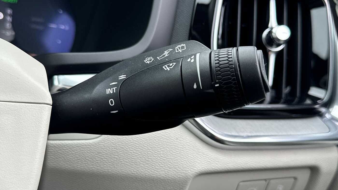 Volvo V60 Ultra, T8 AWD Plug-in hybrid, Electric/Petrol, Dark