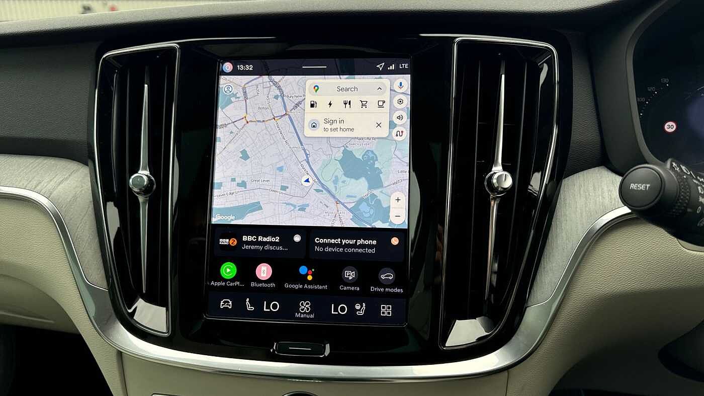 Volvo V60 Ultra, T8 AWD Plug-in hybrid, Electric/Petrol, Dark