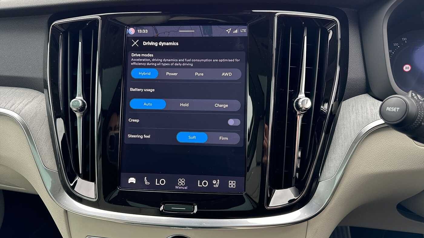 Volvo V60 Ultra, T8 AWD Plug-in hybrid, Electric/Petrol, Dark