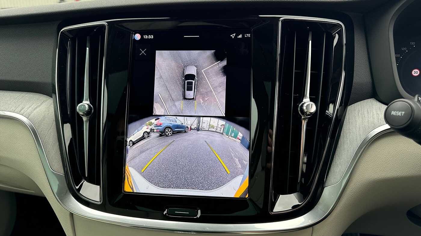 Volvo V60 Ultra, T8 AWD Plug-in hybrid, Electric/Petrol, Dark