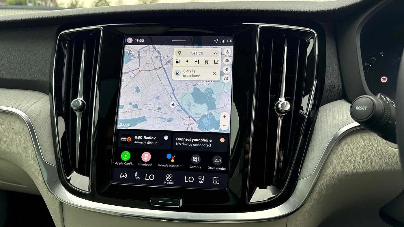 Volvo V60 Ultra, T8 AWD Plug-in hybrid, Electric/Petrol, Dark