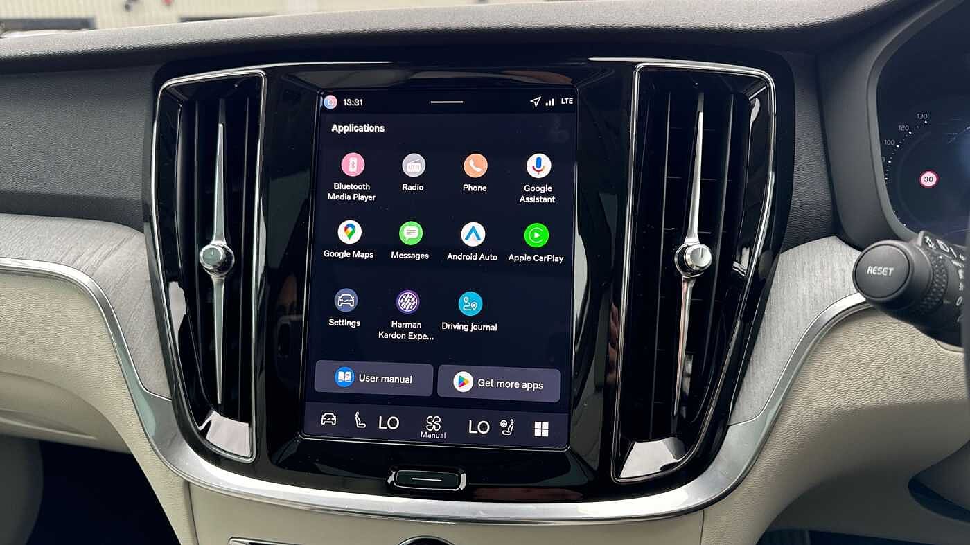 Volvo V60 Ultra, T8 AWD Plug-in hybrid, Electric/Petrol, Dark