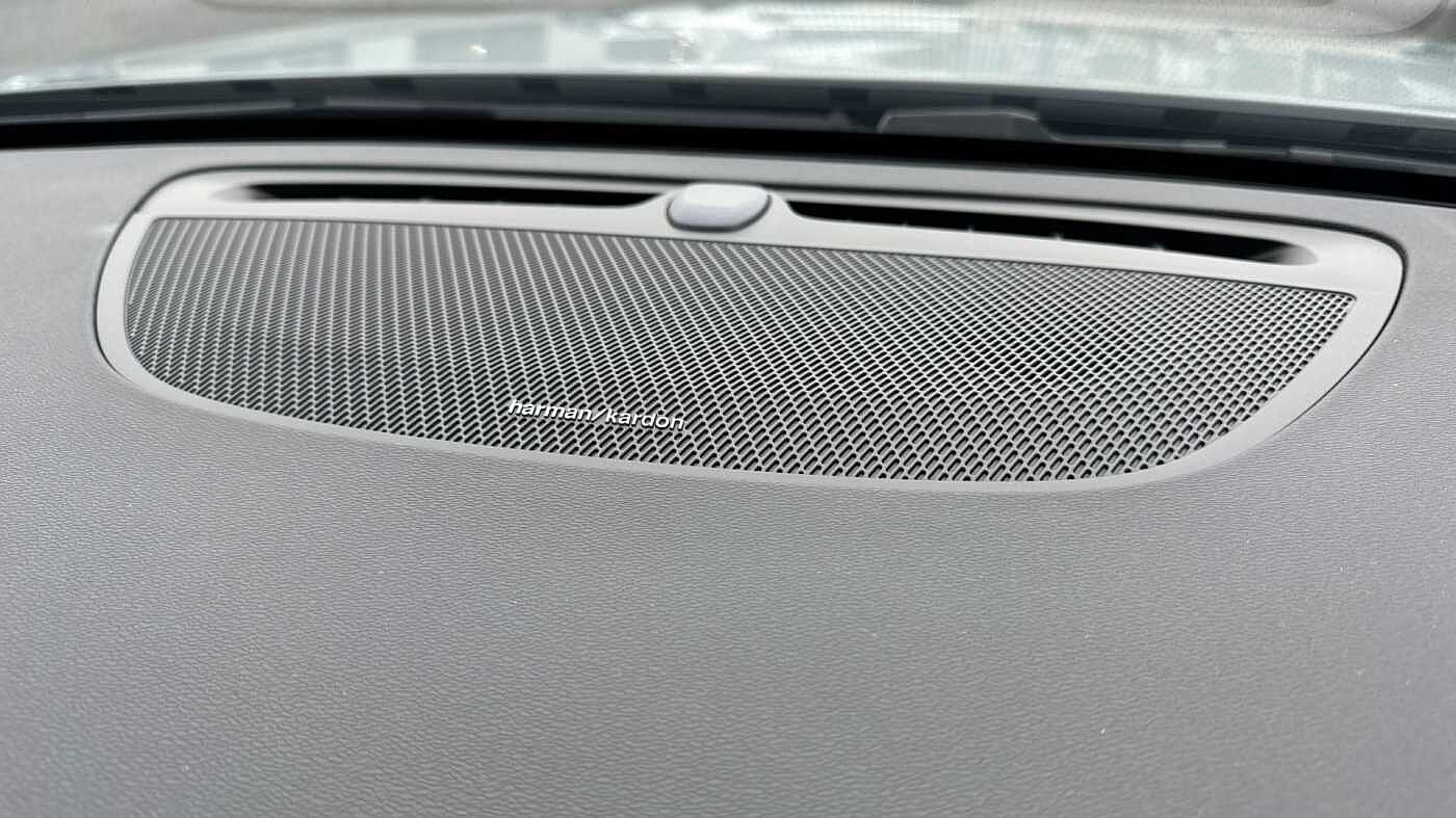 Volvo V60 Ultra, T8 AWD Plug-in hybrid, Electric/Petrol, Dark