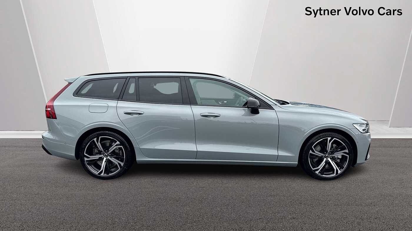 Volvo V60 Ultra, T8 AWD Plug-in hybrid, Electric/Petrol, Dark