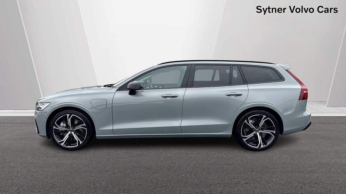 Volvo V60 Ultra, T8 AWD Plug-in hybrid, Electric/Petrol, Dark