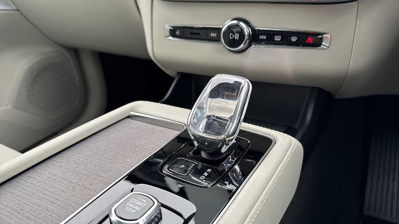 Volvo XC90 Ultra, T8 AWD Plug-in hybrid, Electric/Petrol, Dark, 7 Seats